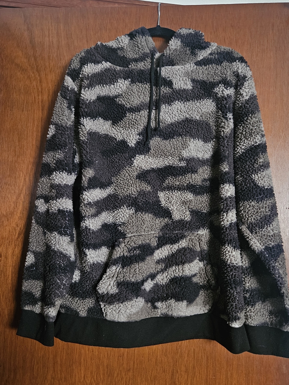 Men's Black & Gray Camo Fuzzy Pullover Hoodie